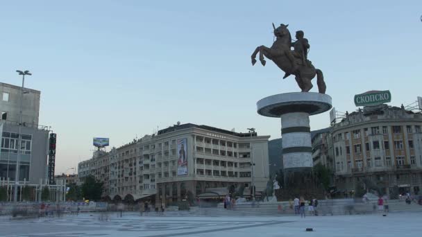Олександр великий фонтан у Скоп'є — стокове відео