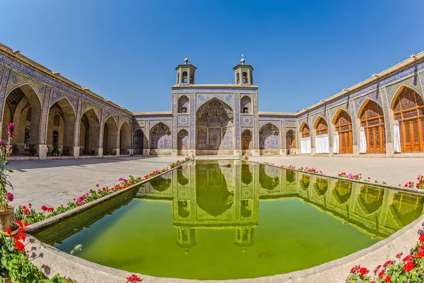 Nasir al-Mulk Mosque pond fisheye — Stock Photo, Image