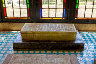 Windows tarafından mermer mezar