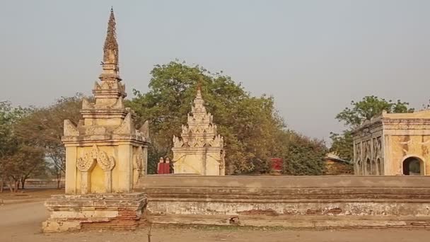 Pagode branco antigo em Bagan — Vídeo de Stock