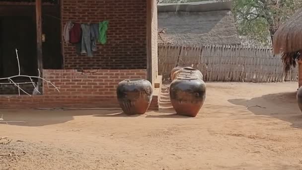 Pueblo en la zona de Bagan — Vídeo de stock