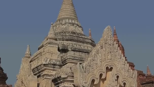 Świątynia białego w bagan — Wideo stockowe