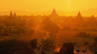 Bagan 'da gün batımı