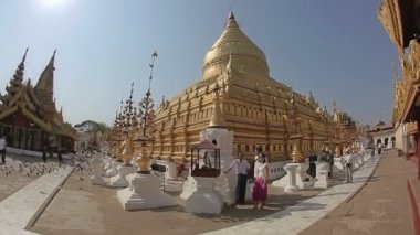 Shwezigon Pagoda adlı gezi turist