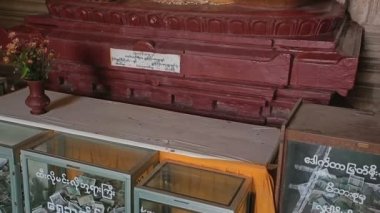 Htilominlo Tapınağı altın Buddha, Bagan ile