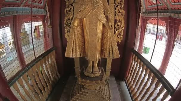 Renovierte goldene Statue des Königs Anawrahta, bagan — Stockvideo