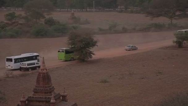 Oglądając zachód słońca na pagoda w Bagan — Wideo stockowe