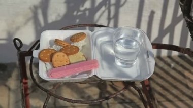 Yemek için Budha sunan