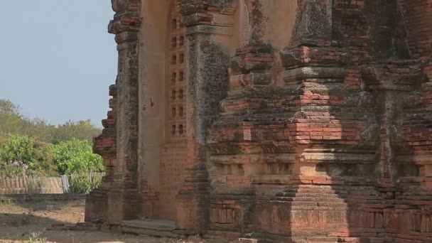 Gubyaukgyi chrám v Bagan, Nyaung U, Barma. — Stock video