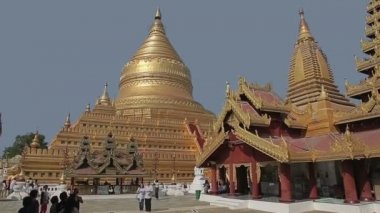 Shwezigon Pagoda gezi turist