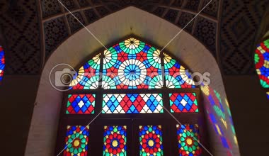 Nasır el-mülk Camii yanında pencere eşiği turist