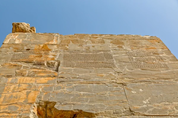 Напис на Lamassu статуї у Персеполіс — стокове фото