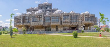 Priştine panoramik Milli Kütüphanesi