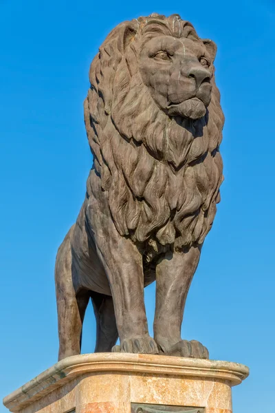 Skopje bridge lion statue — Stockfoto