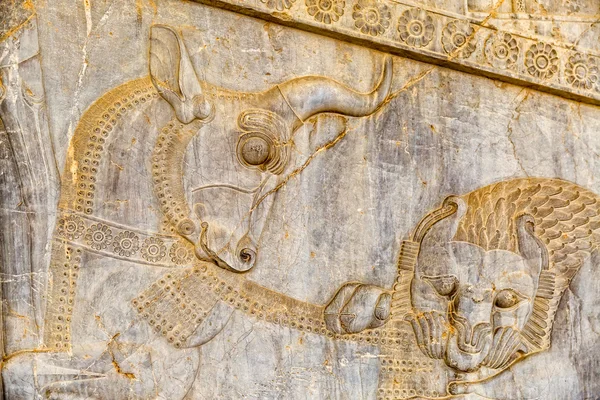 Aslan ve boğa kabartma ayrıntı Persepolis