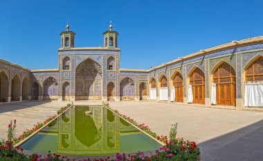 Nasir al-Mulk Cami göleti