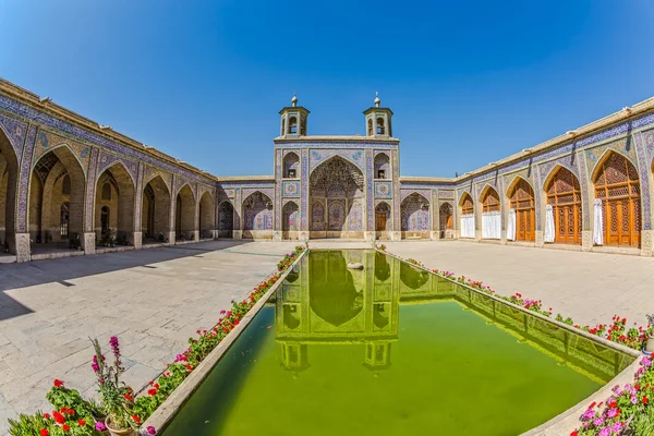 Nasir al-Mulk moskén pool fisheye — Stockfoto