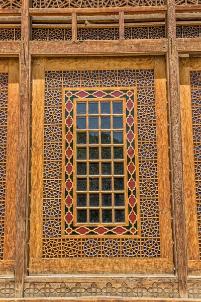 Cetatea din interiorul ferestrelor vitralii — Fotografie, imagine de stoc