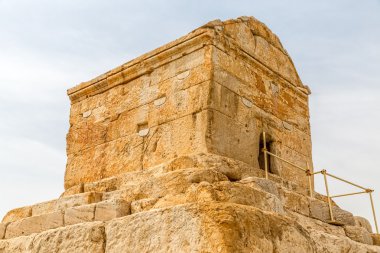 Pasargad büyük Cyrus mezar