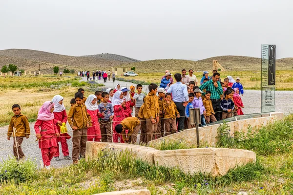 Pasargad childrens excursion — Stock Photo, Image
