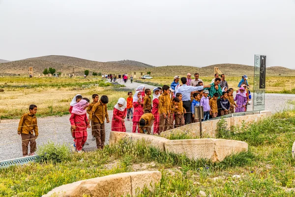 Pasargad childrens excursion — Stock Photo, Image