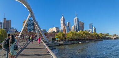 Melbourne Southbank yaya köprüsü