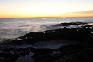 Gran Kanarya adasının kıyısındaki volkanik hava deliği