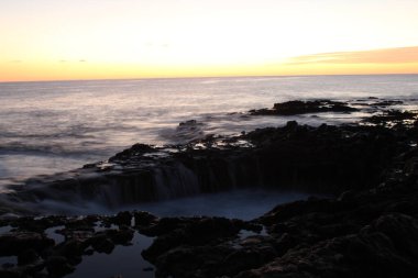 Gran Kanarya adasının kıyısındaki volkanik hava deliği