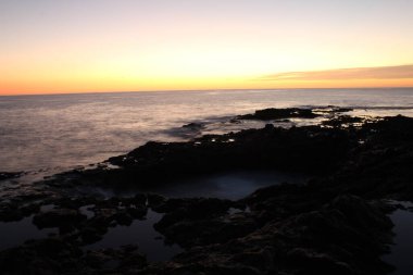 Gran Kanarya adasının kıyısındaki volkanik hava deliği