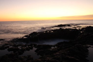 Gran Kanarya adasının kıyısındaki volkanik hava deliği