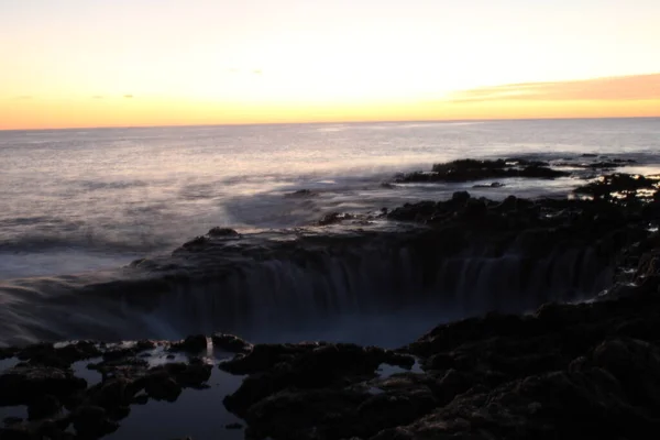 Gran Kanarya adasının kıyısındaki volkanik hava deliği