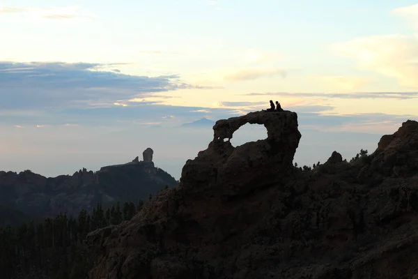 Gran Kanarya adasının zirvesinde gün batımı manzarası