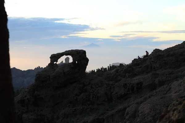 Gran Kanarya adasının zirvesinde gün batımı manzarası