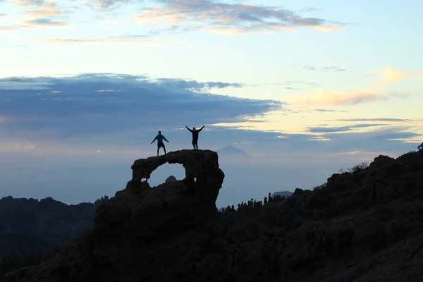 Gran Kanarya adasının zirvesinde gün batımı manzarası