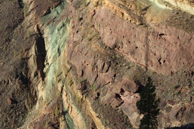 Gran Canaria Adası 'ndaki Los Azulejos' taki muhteşem çok renkli uçurumun manzarası