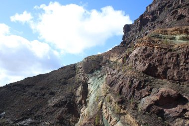 Gran Canaria Adası 'ndaki Los Azulejos' taki muhteşem çok renkli uçurumun manzarası