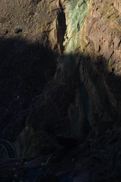 Gran Canaria Adası 'ndaki Los Azulejos' taki muhteşem çok renkli uçurumun manzarası