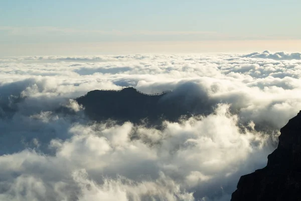 Mountains Sticking Out Sea Clouds — Stock Photo, Image