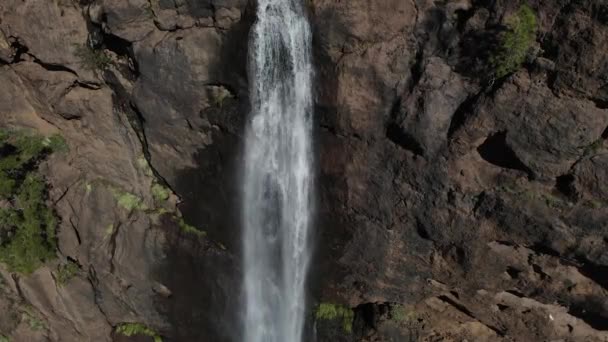 Drohnenaufnahme Eines Kleinen Wasserfalls Süden Der Insel Gran Canaria — Stockvideo