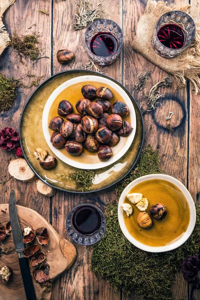 Top View Roasted Chestnuts Hot Mulled Wine Served Christmas Wooden — Stock Photo, Image