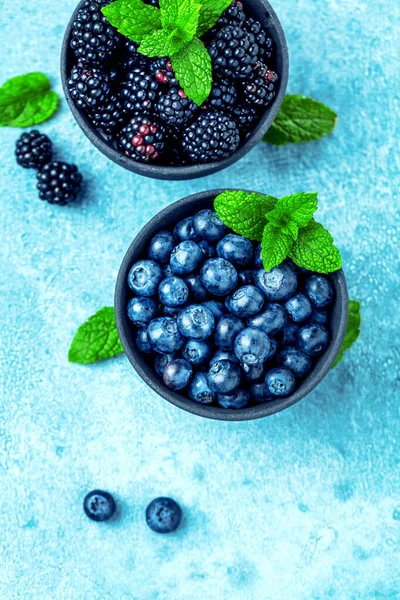 Top View Fresh Ripe Blackberries Blueberries Bowls — Stock Photo, Image