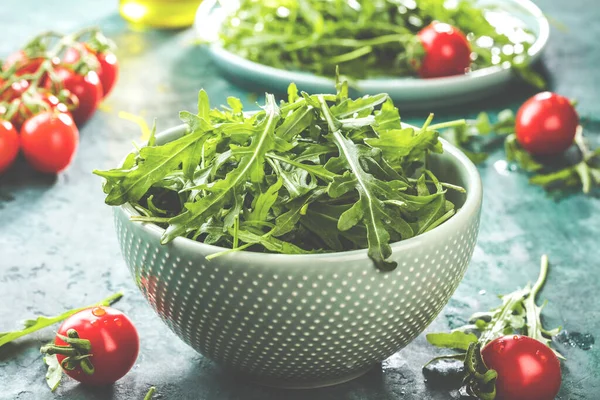 유기농 야채의 식탁에 신선하고 토마토 — 스톡 사진