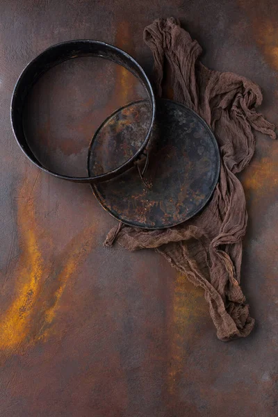 Старинные Ржавые Металлические Плиты Ткань Деревянном Фоне — стоковое фото