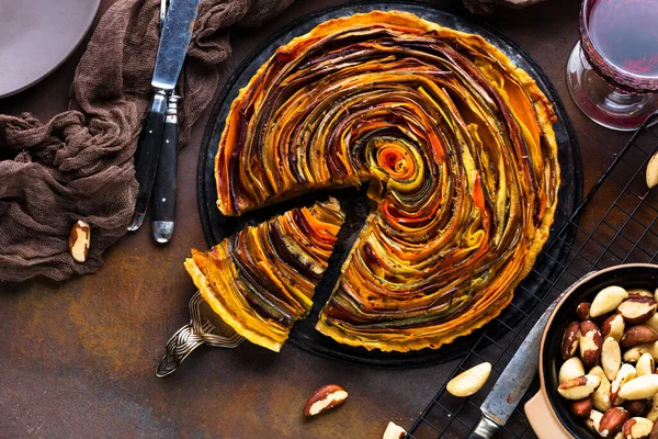 Close View Delicious Spiral Vegetable Tart Table — Stock Photo, Image