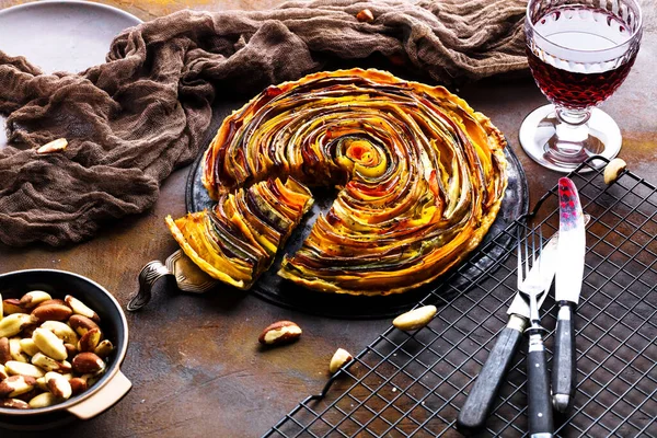 Close View Delicious Spiral Vegetable Tart Table — Stock Photo, Image