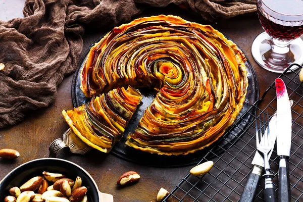 Close View Delicious Spiral Vegetable Tart Table — Stock Photo, Image