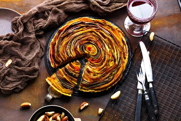 Close View Delicious Spiral Vegetable Tart Table — Stock Photo, Image