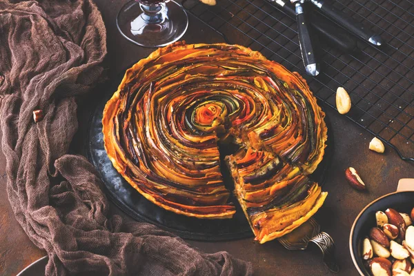 Close View Delicious Spiral Vegetable Tart Table — Stock Photo, Image