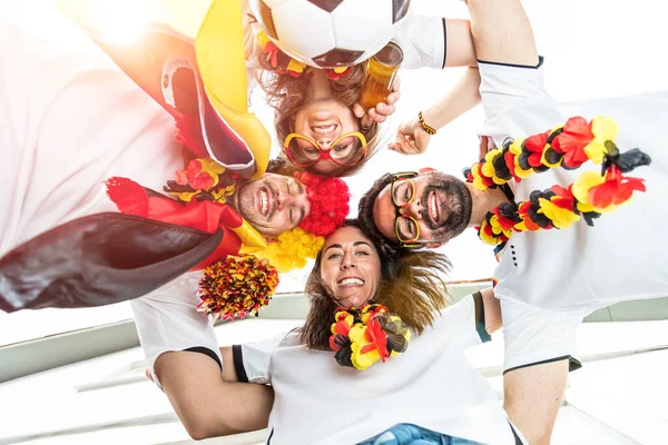 Gruppo Appassionati Calcio Sportivo Tedesco Che Festeggiano Vittoria — Foto Stock