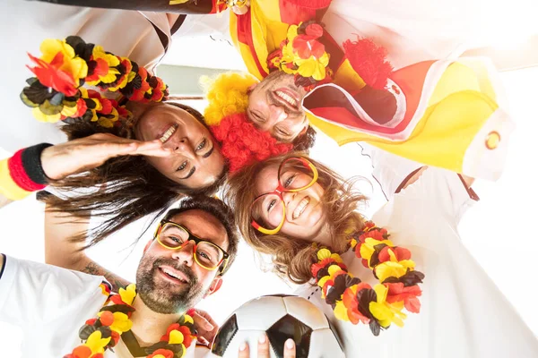 Grupo Entusiastas Fãs Futebol Esportivo Alemão Celebrando Vitória — Fotografia de Stock